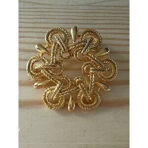 Vintage Design Gold-Tone Filigree Pin Brooch Intricate Design